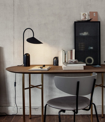 Arum Table Lamp/Blk